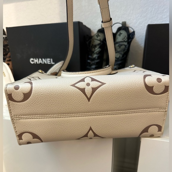 LV OnTheGo BB small shoulder/handbag - Picture 4 of 7